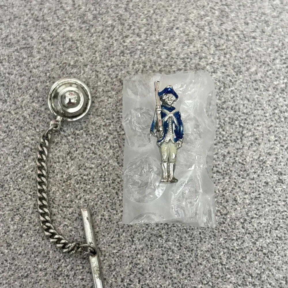 Vintage Shields Patriotic Silver Tone Cufflinks Soldier With Sword Tie Tack, Pin